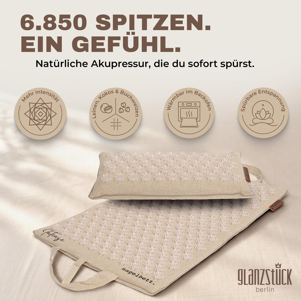Glanzstück Berlin® Akupressurmatte XL – Set mit Kissen, Tragetasche & Reise-Rosette, 6.850 Blütenspitzen für Rücken, Nacken & Ganzkörper | 72 × 42 cm | Designed in Berlin