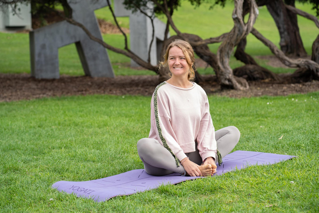 YOGATI Yogamatte rutschfest Schadstofffrei, mit Tragegurt. Yoga Matte mit Ausrichtungslinien. Ideal Yogamatten als Gymnastikmatte, Sportmatte, Fitnessmatte, Jogamatte - Yoga mat